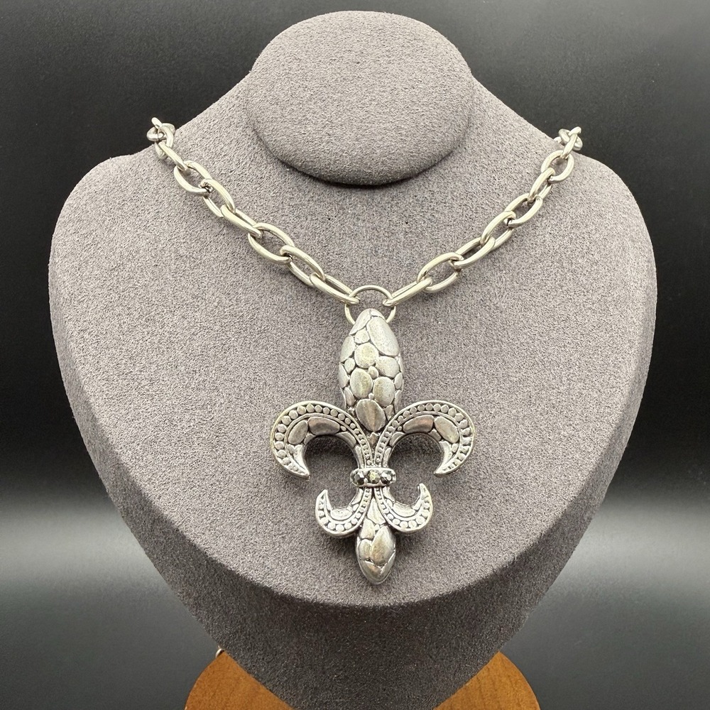 Vtg Fleur de Lis Pendant Necklace Kali Texture Silver Tone Chunky Y2K Statement